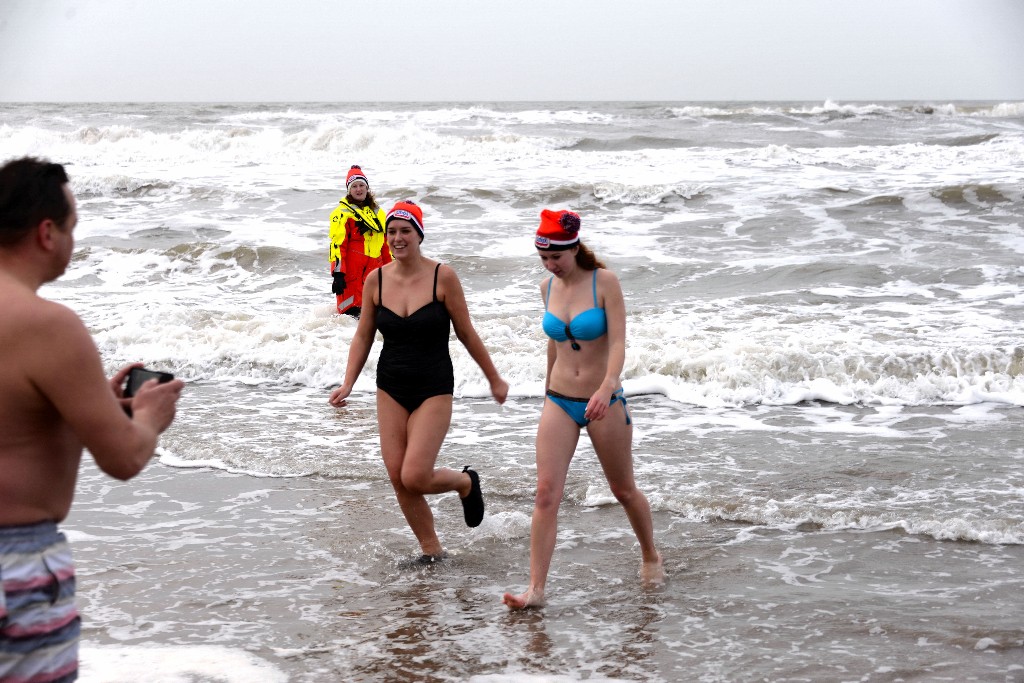 ../Images/Nieuwjaarsduik Nederzandt 2018 130.jpg